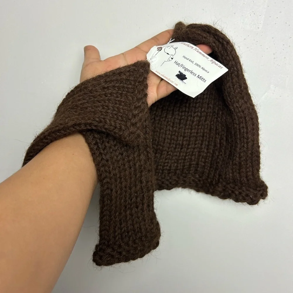 NWT 100% Alpaca Hand Made Knit Set of Beanie and‎ Mitts Minimalist Classic cozy